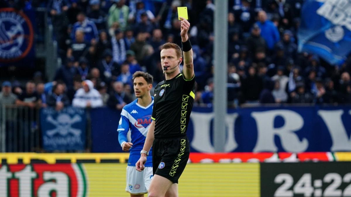 Italian referee Kevin Bonacina